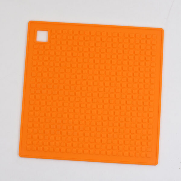 ,china manufacturer cheap priceKitchen thickened square honeycomb silicone placemat square silicone insulation mat non-slip waterproof table mat soft